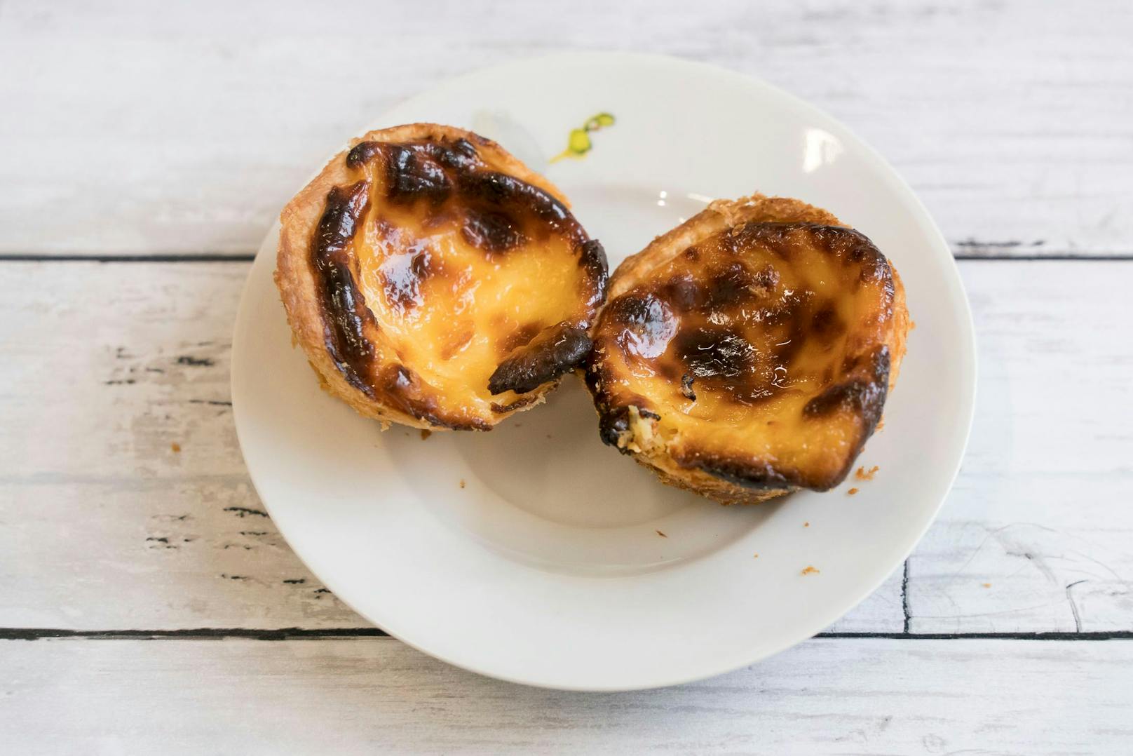 Pasteis de Nata&nbsp; um 1,80 Euro – davon werden täglich 100 bereitet und abends sind alle weg