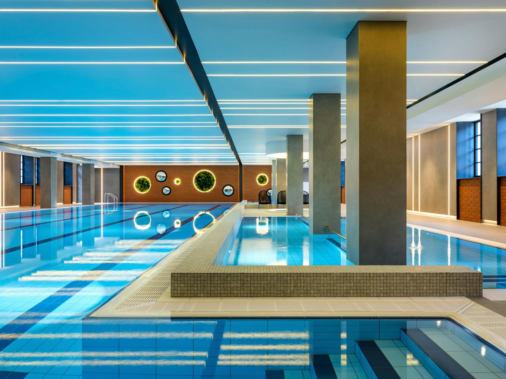 Schwimmbad im Mercure Kraków Fabryczna City