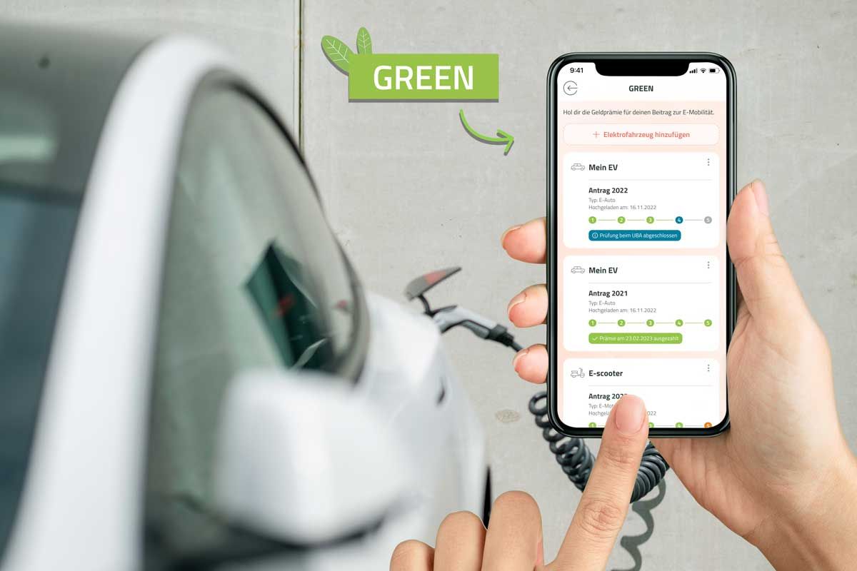 neoom_GREEN_Mockup-Hands-Car_Dashboard