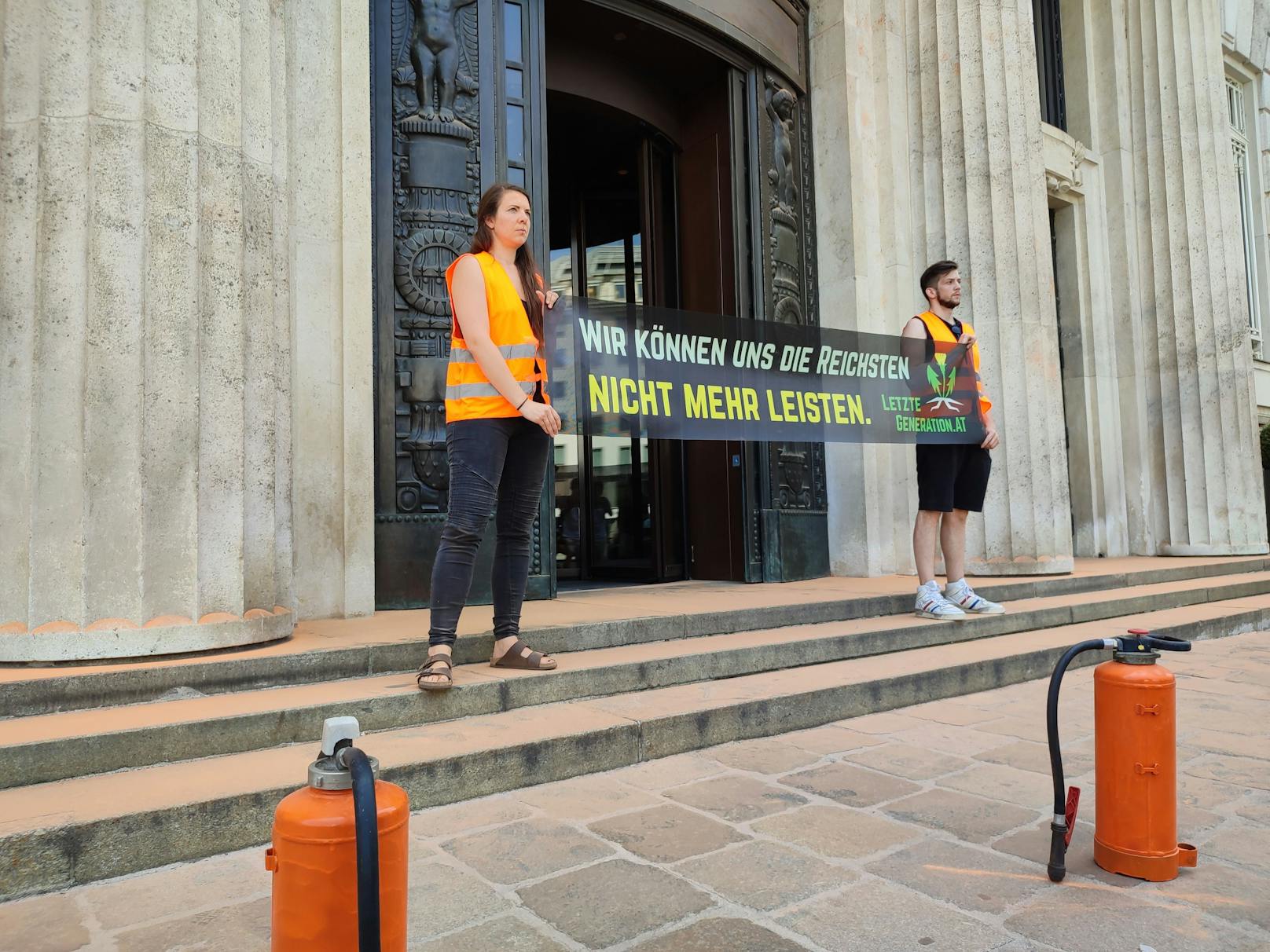 Sie protestierten vor dem "Park Hyatt" in der Wiener Innenstadt.