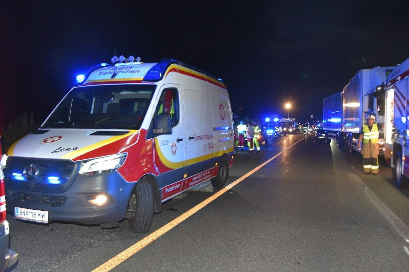 Fahrzeug-Überschlag auf der A3: Lenker schwer verletzt