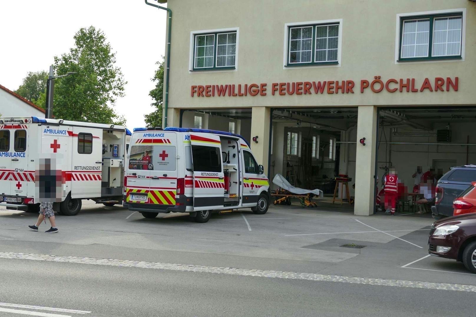 Verletzte bei Brand in Pöchlarn: Einsatzkräfte vor Ort