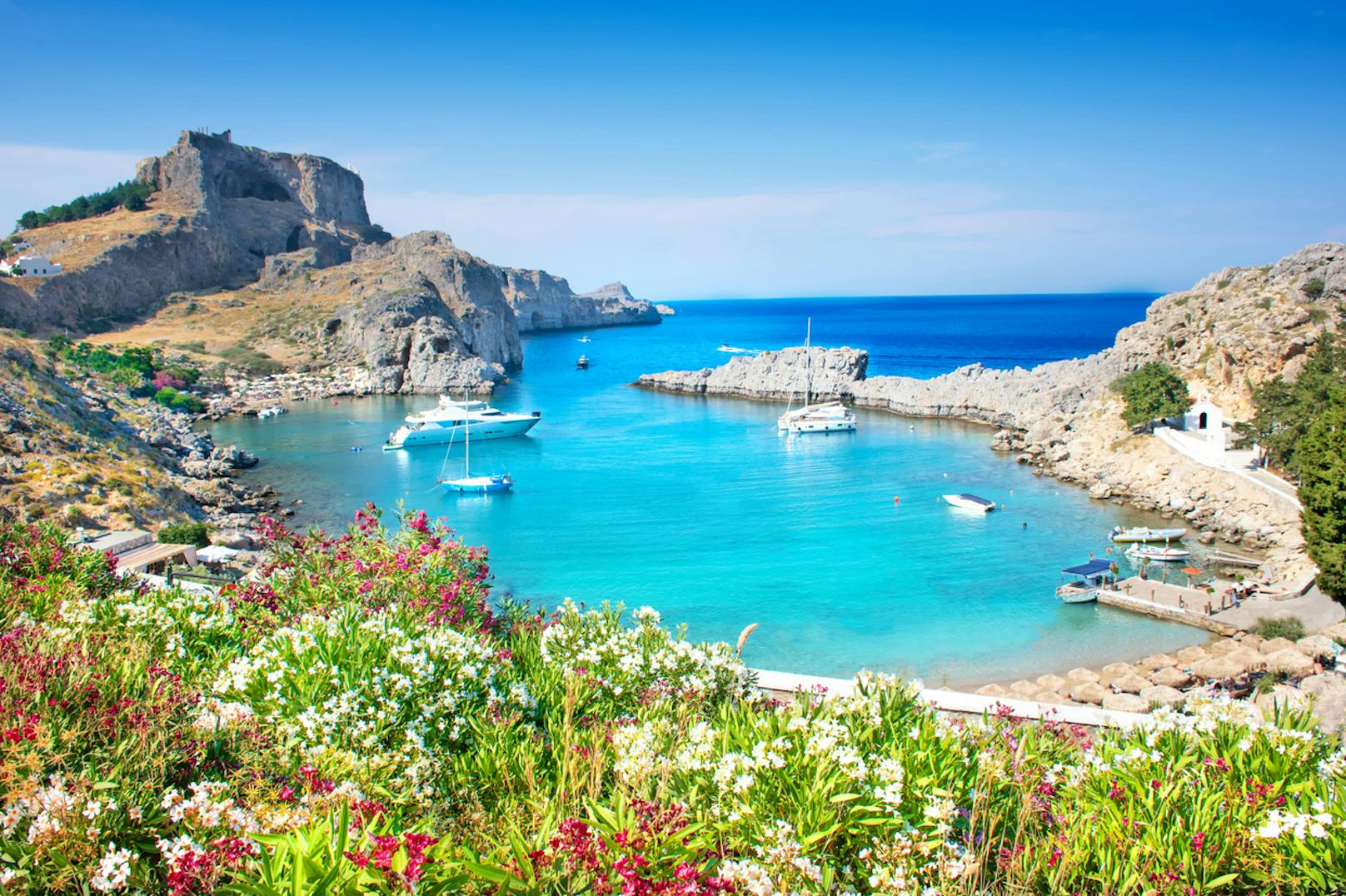 <strong>Platz 4: Rhodos, Griechenland!</strong>&nbsp; Im Sommer tummeln sich dort pro Einwohner 20,9 Touristen, dabei kann man die Vorzüge der griechischen Lebensart auch im Frühjahr und Herbst genießen.