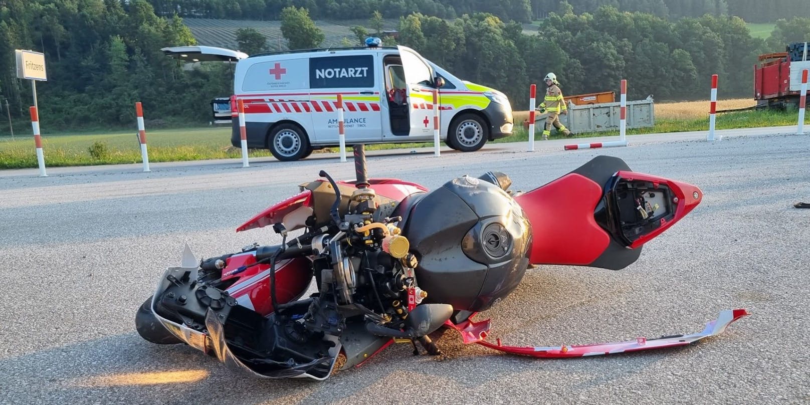 Am Dienstag ereignete sich in Fritzens ein tödlicher Verkehrsunfall. Für einen Biker (25) konnten die Rettungskräfte nichts mehr tun.