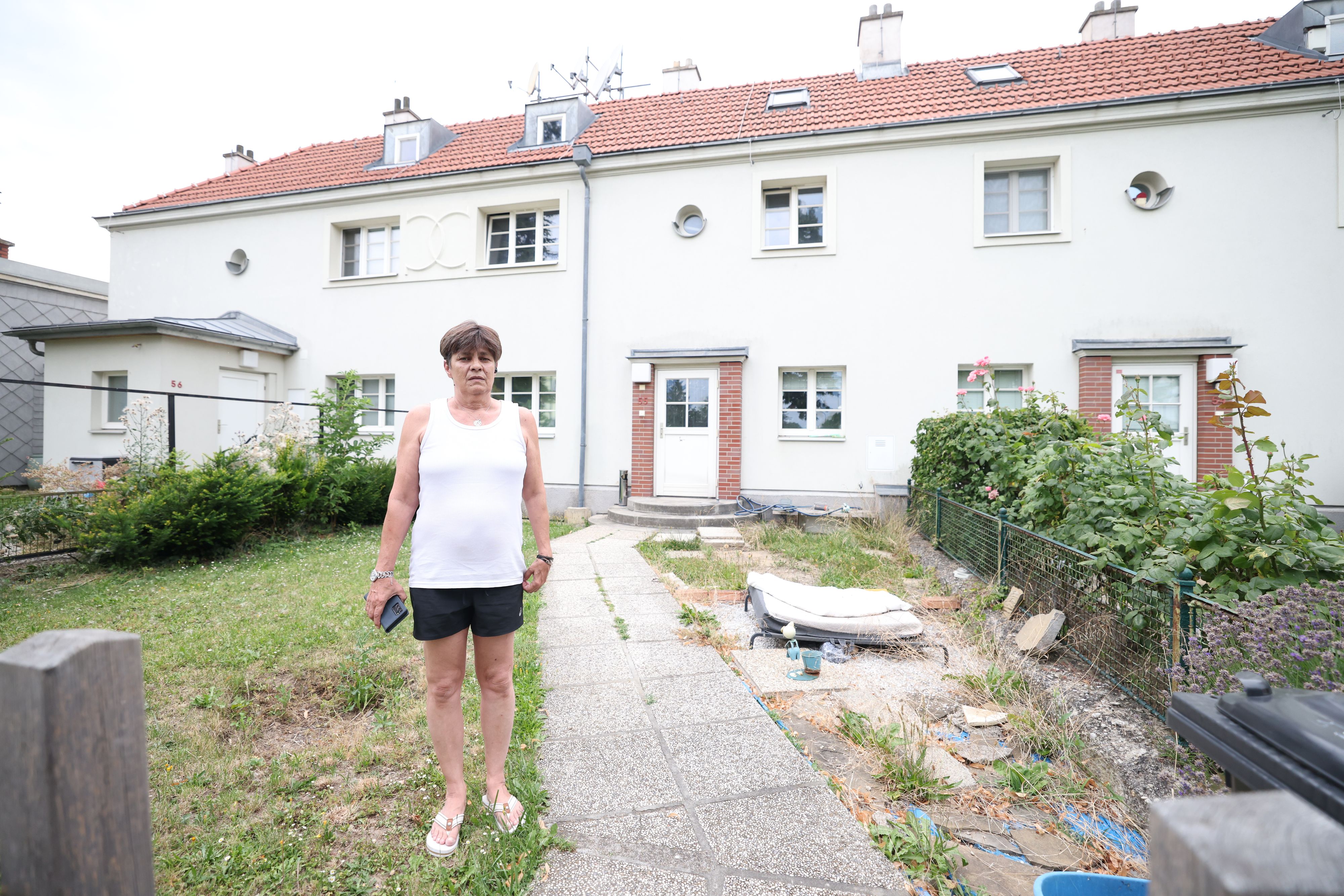 Gabriela (58) musste innerhalb von zwei Stunden ihr Hab und Gut packen und die Wohnung verlassen, in der sie 45 Jahre lang lebte.