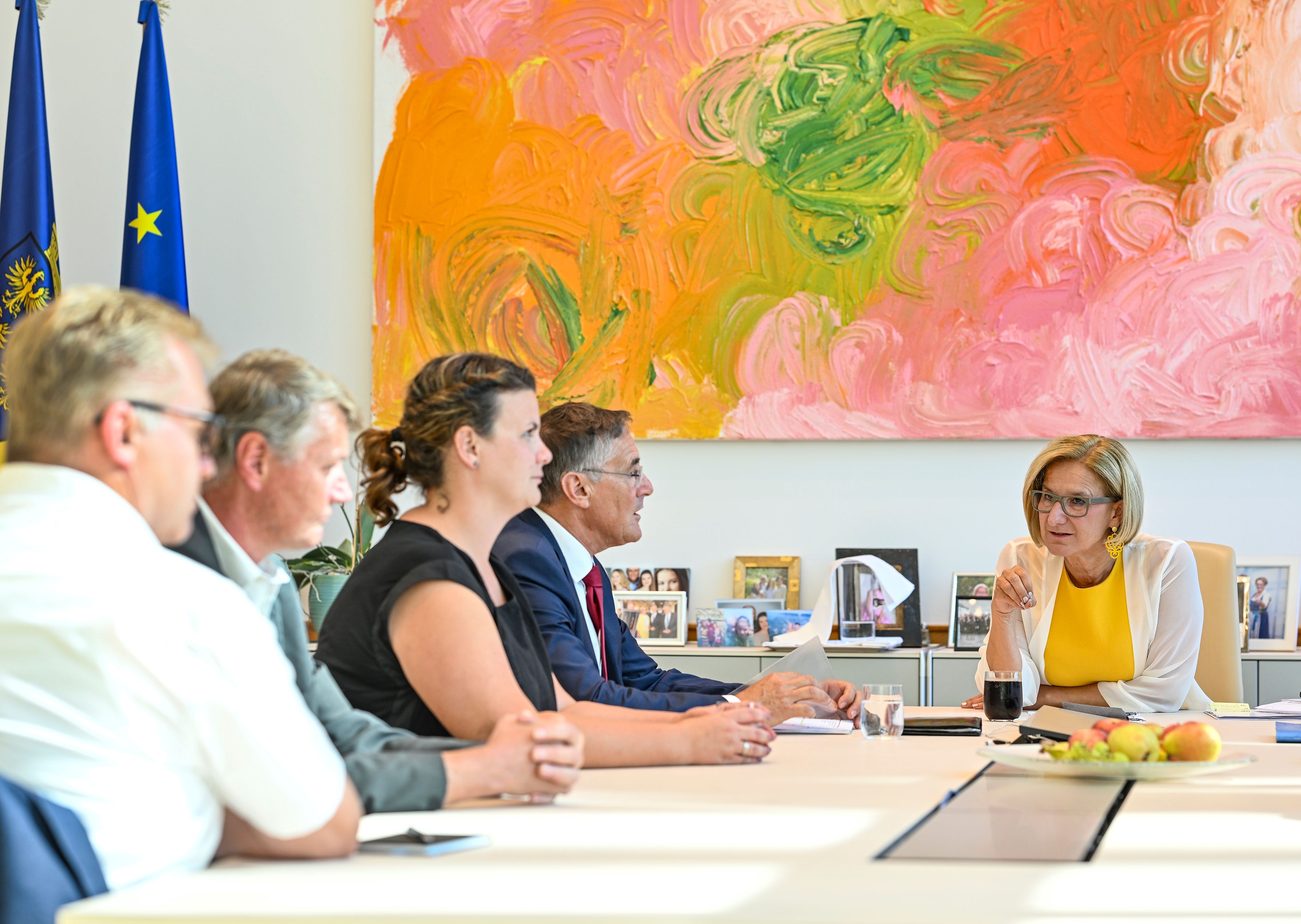 Landeshauptfrau Johanna Mikl-Leitner im Gespräch mit der Abordnung der Gemeinde Strasshof an der Nordbahn.