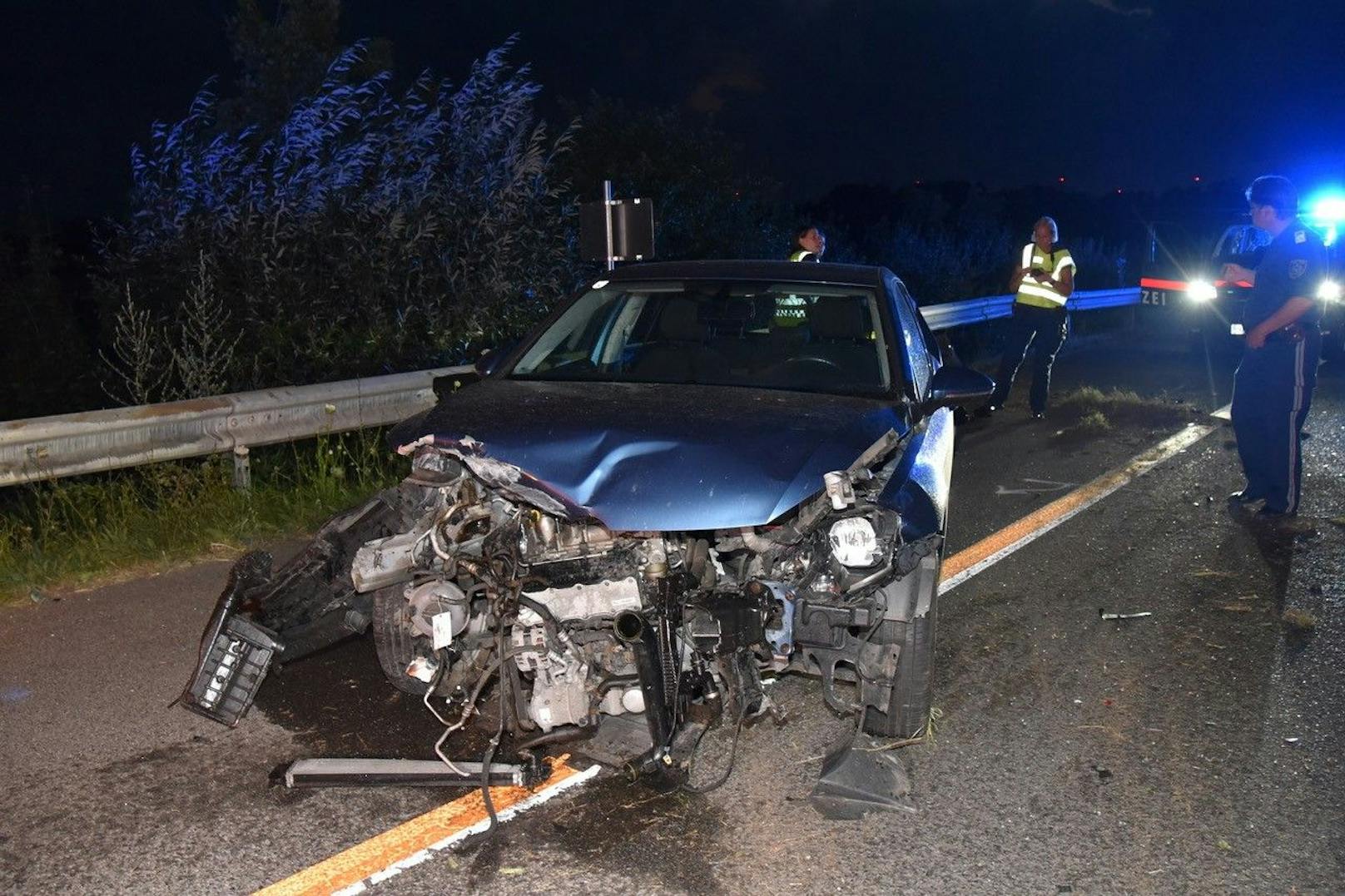 Im VW Golf saßen eine Frau und ein Kind, auch sie mussten ins Spital.