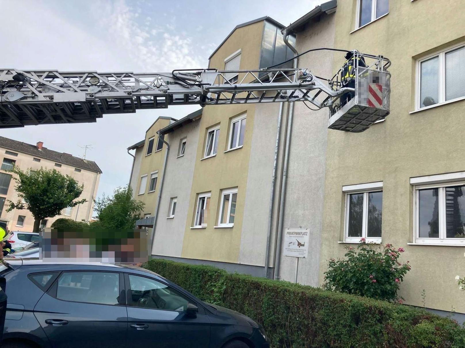 Verletzte bei Brand in Pöchlarn: Einsatzkräfte vor Ort