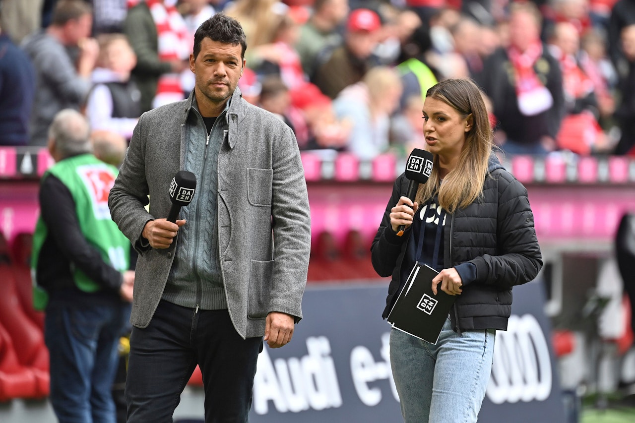 Heute.at - TV-Moderatorin (34) zeigt allen, was sie drunter trägt