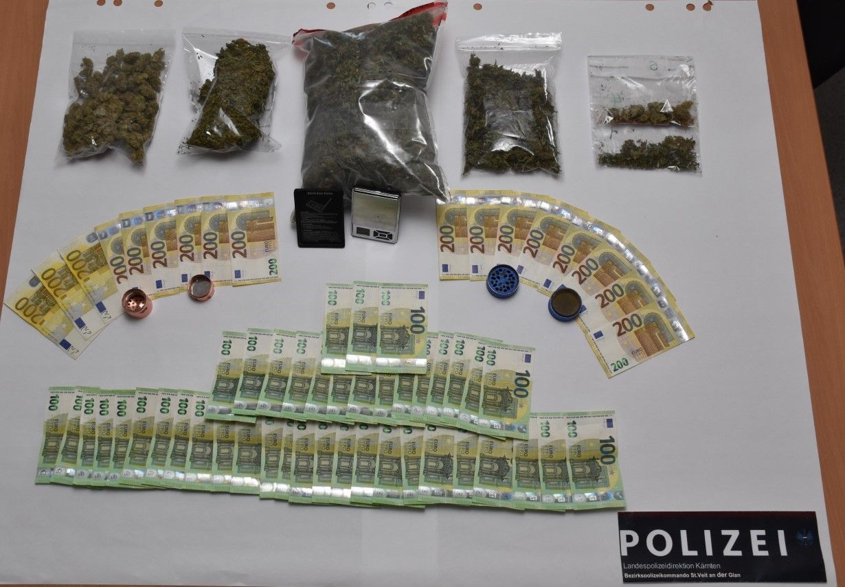 Die Beamten konnten sowohl Suchtmittel als auch eine höhere Summe Bargeld sicherstellen. Archivbild