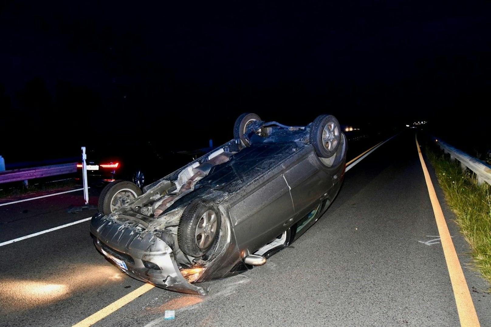 Fahrzeug-Überschlag auf der A3: Lenker im Mercedes wurde schwer verletzt