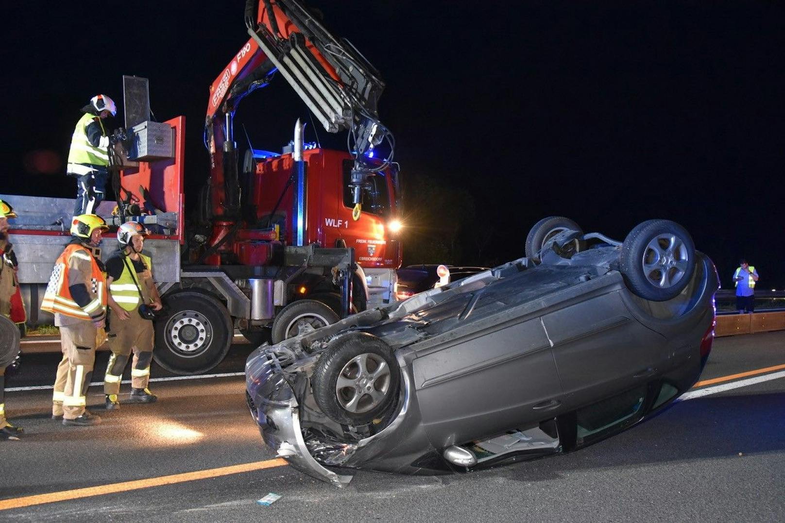 Fahrzeug-Überschlag auf der A3: Lenker schwer verletzt