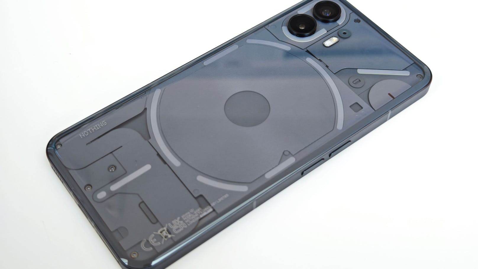 ... selbst bestimmen oder aber auch die nette Smartphone-Spielerei einfach abschalten. Das Nothing Phone 2 hat im Vergleich zum Vorgänger beim Preis ...