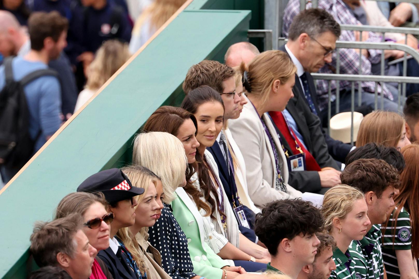 Unter den zahlreichen Besuchern am Centre Court in Wimbledon hat sich ein Royal versteckt.