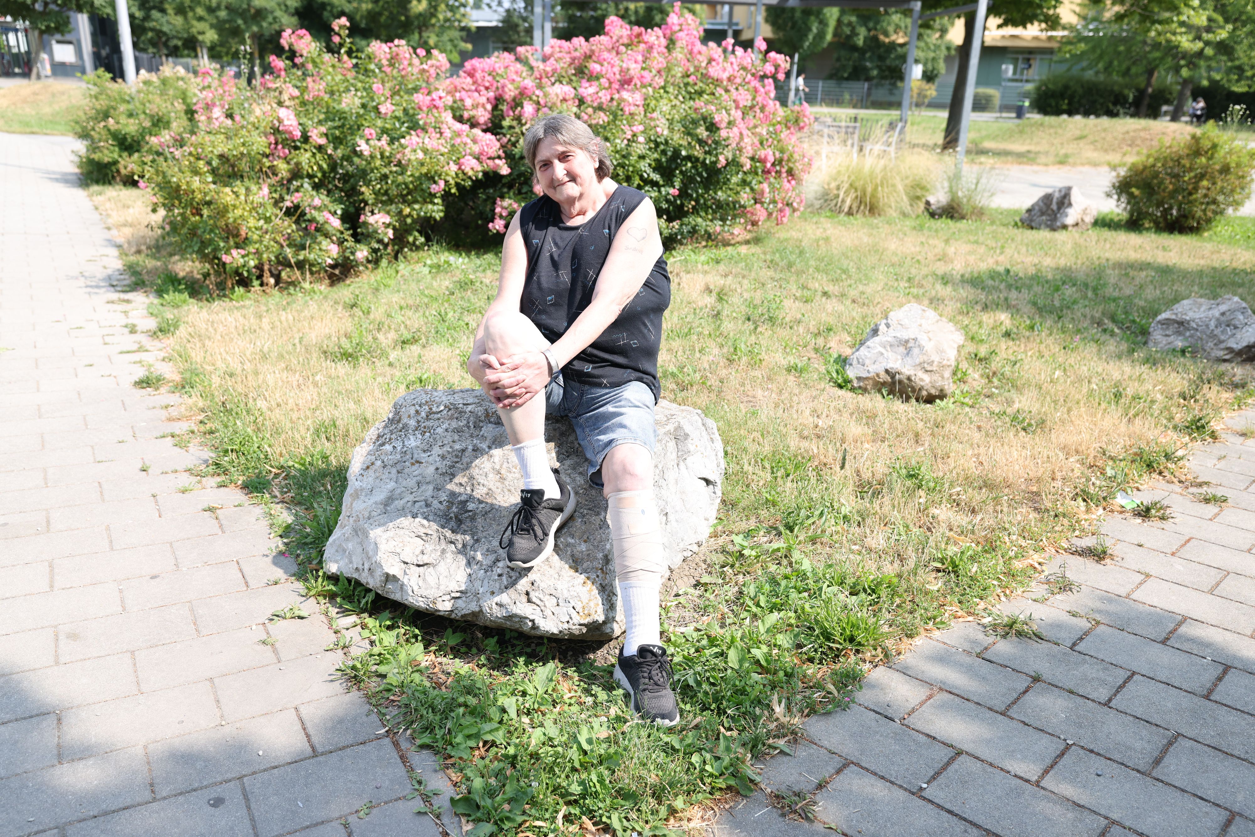 Rosi I. hat ein bewegtes Leben hinter sich. Mit Hilfe der Caritas und durch ihre eigene Stärke hielt sie durch und blieb positiv.