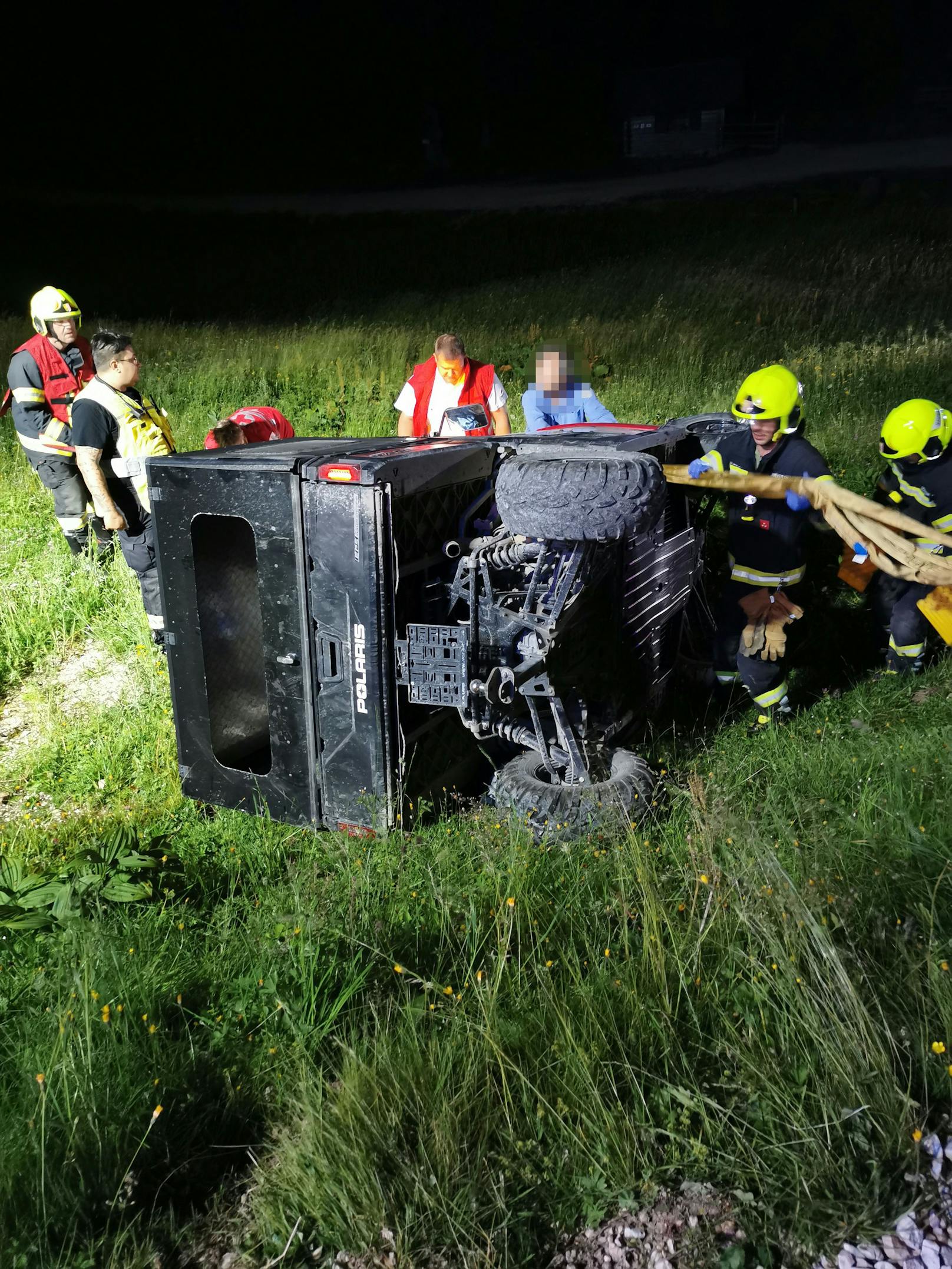 Ein schwerer Verkehrsunfall hat sich am späten Dienstagabend auf der Wurzeralm in Spital am Pyhrn (Bezirk Kirchdorf an der Krems) ereignet.