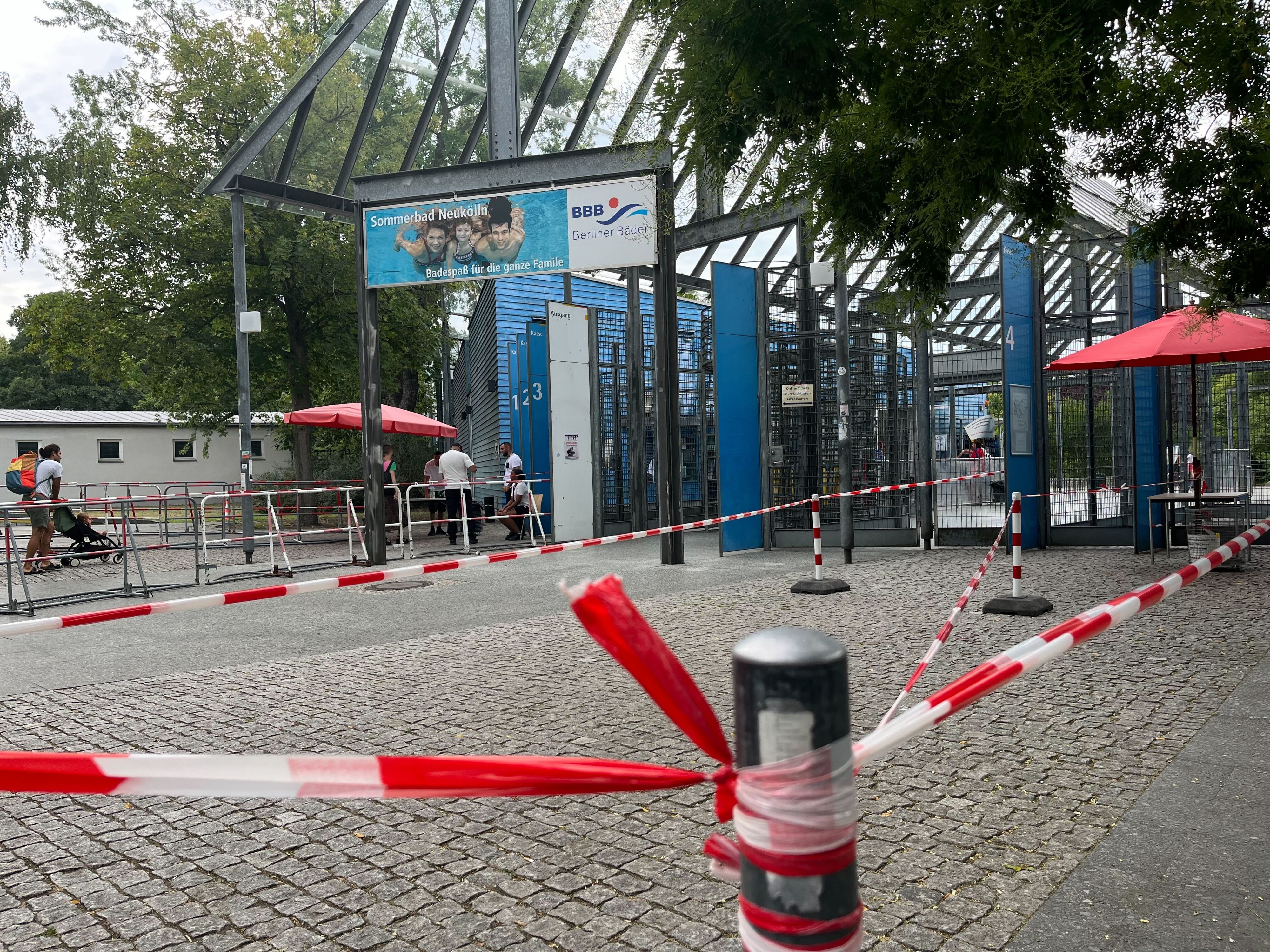 Nach den Randalen bleibt das Columbiabad in Berlin-Neukölln vorübergehend geschlossen.&nbsp;