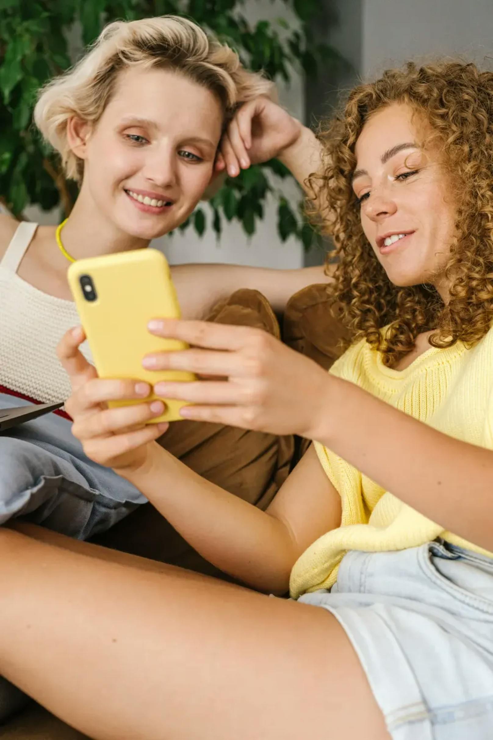 Die Idee hinter den Gruppen: Frauen sollen sich gegenseitig vor toxischen oder gewalttätigen Männer warnen.