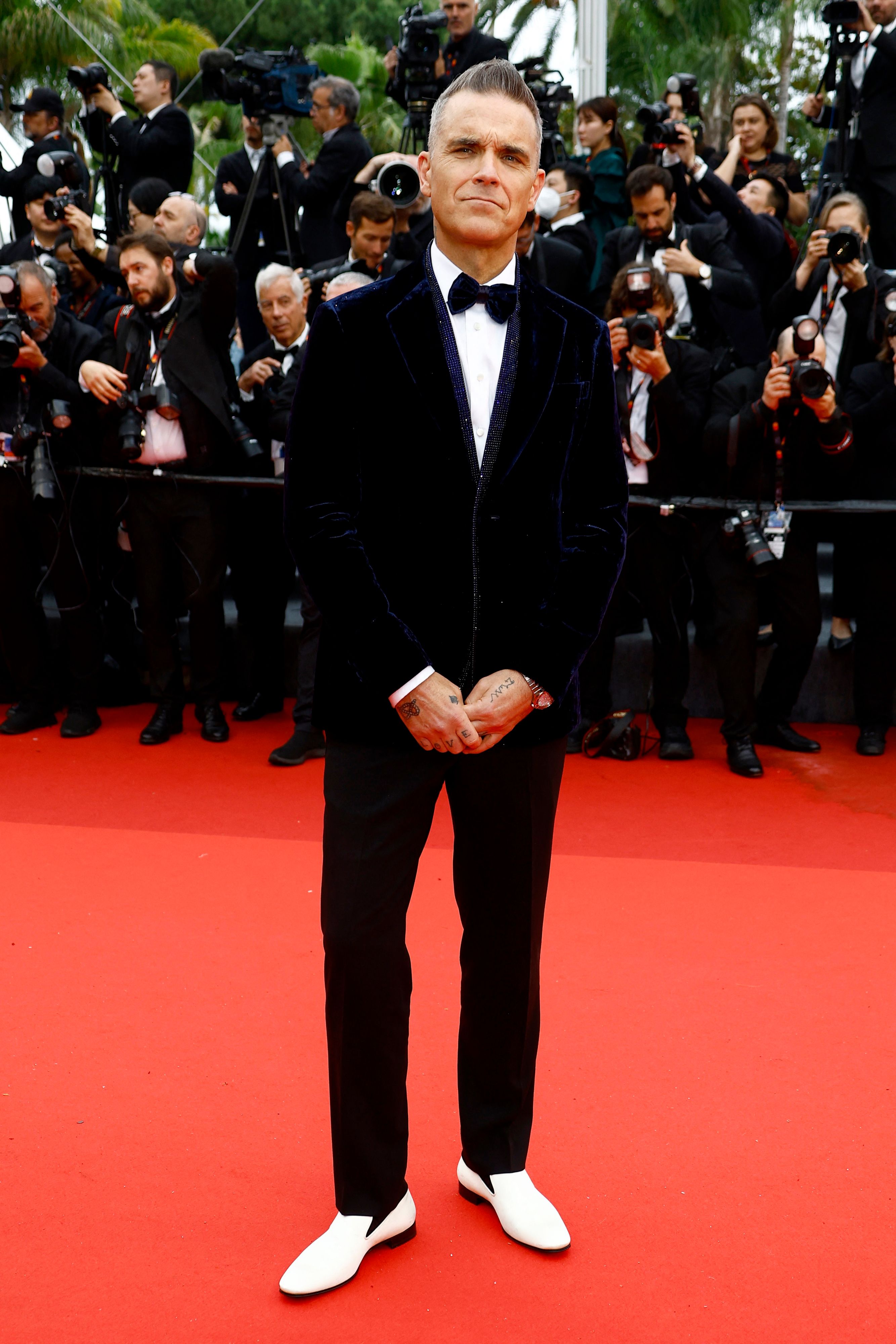 Robbie Williams macht kein Geheimnis daraus, dass er etwas richten hat lassen.