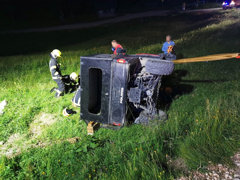 Ein schwerer Verkehrsunfall hat sich am späten Dienstagabend auf der Wurzeralm in Spital am Pyhrn (Bezirk Kirchdorf an der Krems) ereignet.
