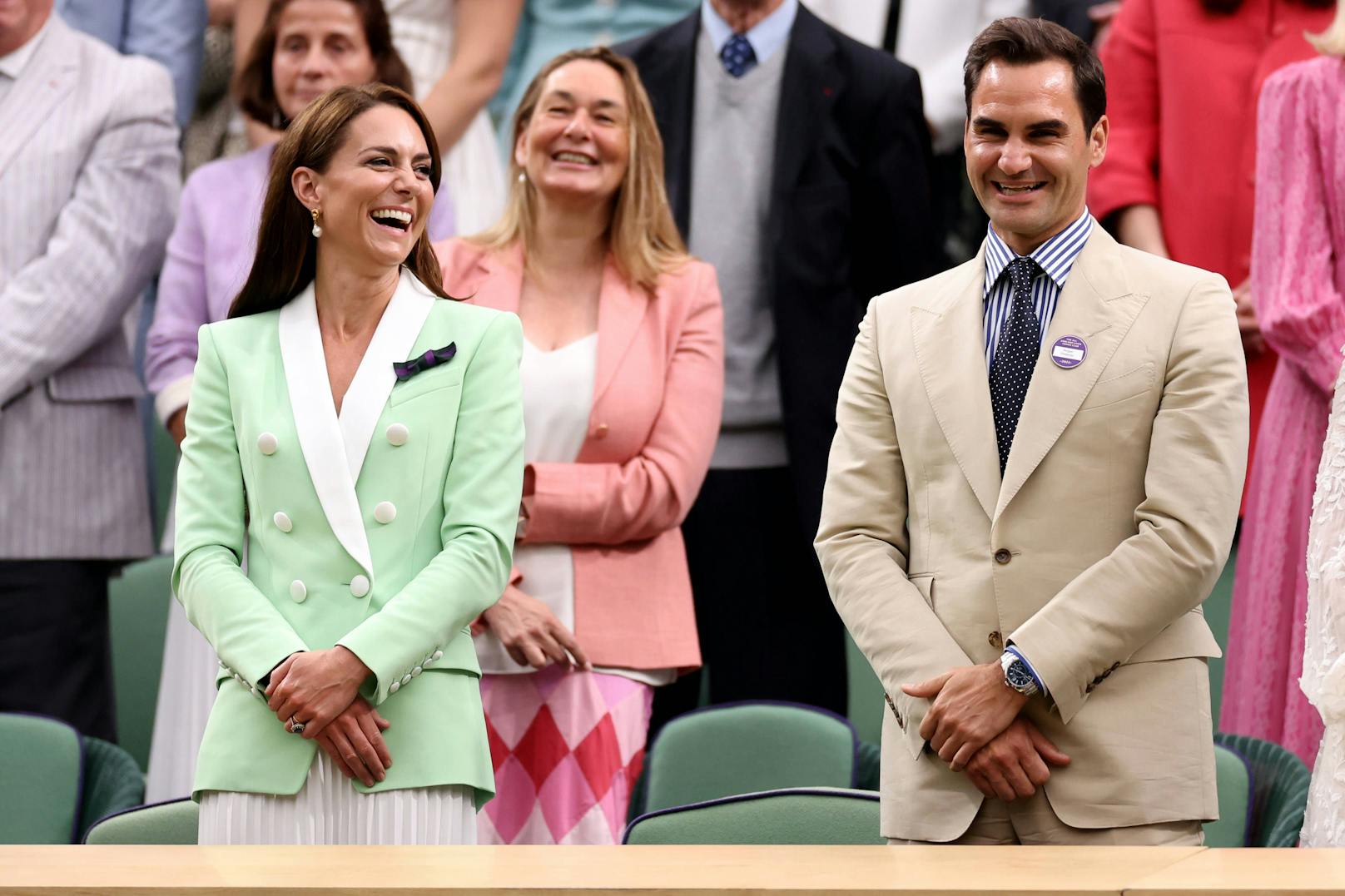 Im hellgrünen Blaser und weißem Plisseerock besuchte Kate ein Spiel in Wimbledon .