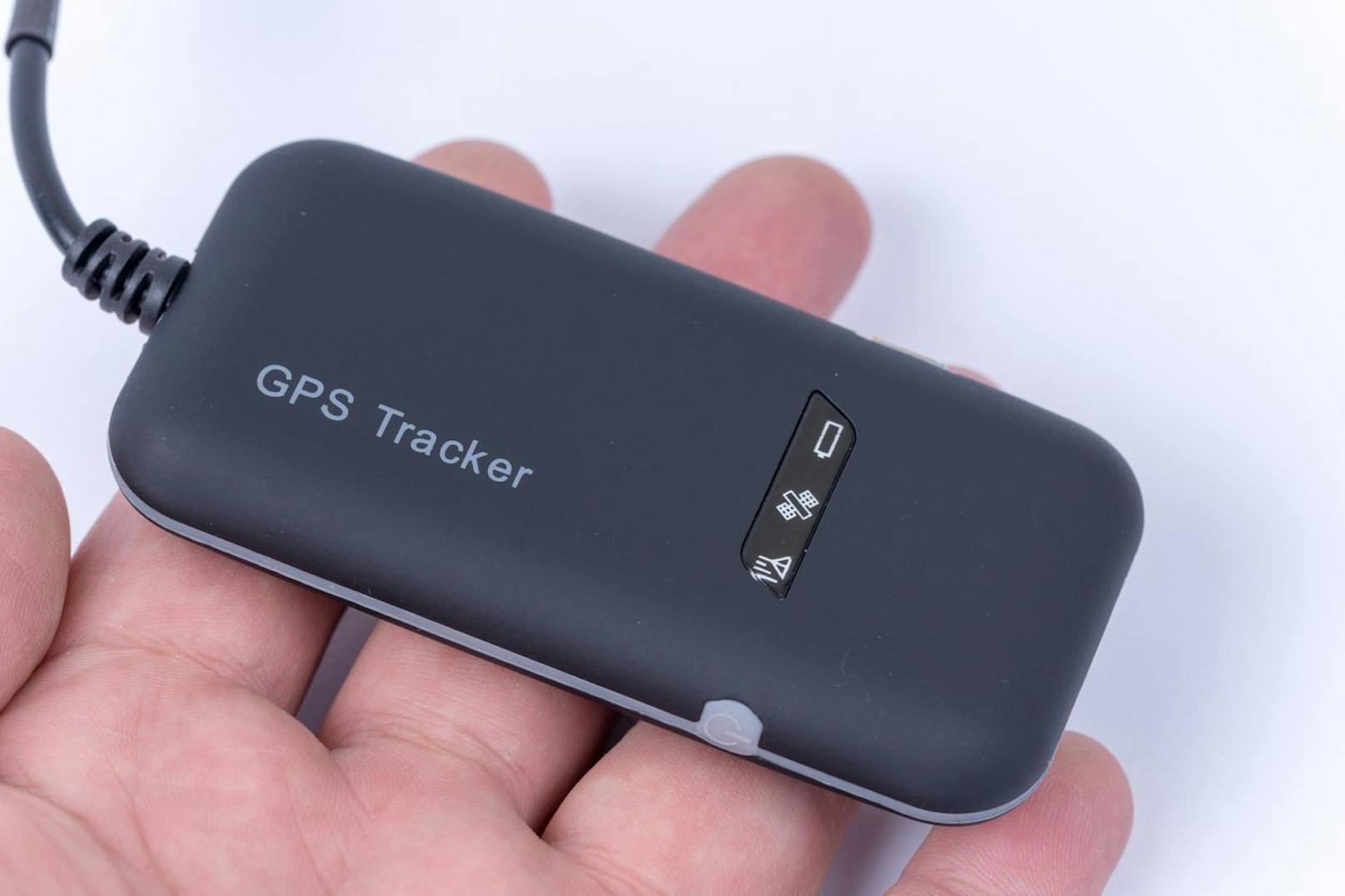 <strong>Tipp 5: GPS-Tracker.</strong> Wer auf Nummer sicher gehen und stets wissen will, wo sich sein Gepäck befindet, für den gibt es GPS-Tracker, die im Gepäck platziert werden können.