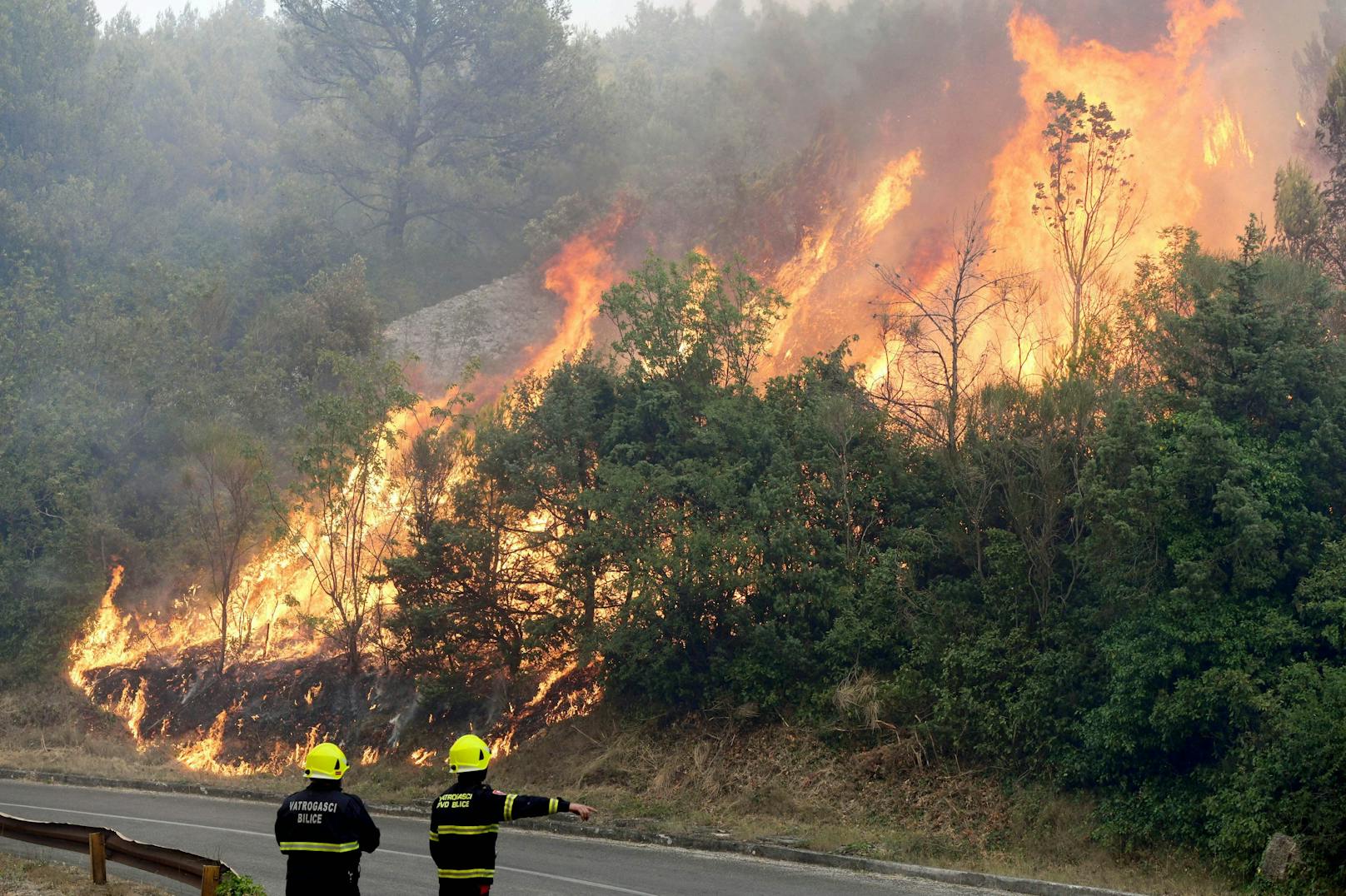 Nahe des Urlaubs-Hotspots Vodice (Kroatien) brannte es am Donnerstag lichterloh.