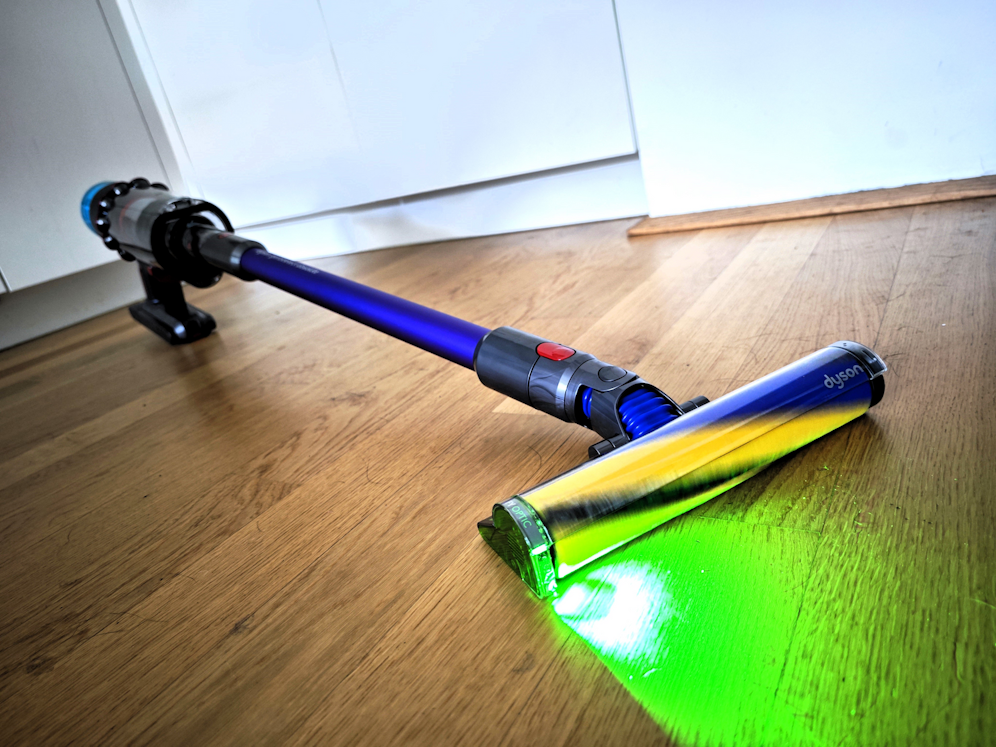 Im Vergleich zum Vorgänger hat Dyson den Gen5detect zudem stärker, schneller und heller gemacht. 