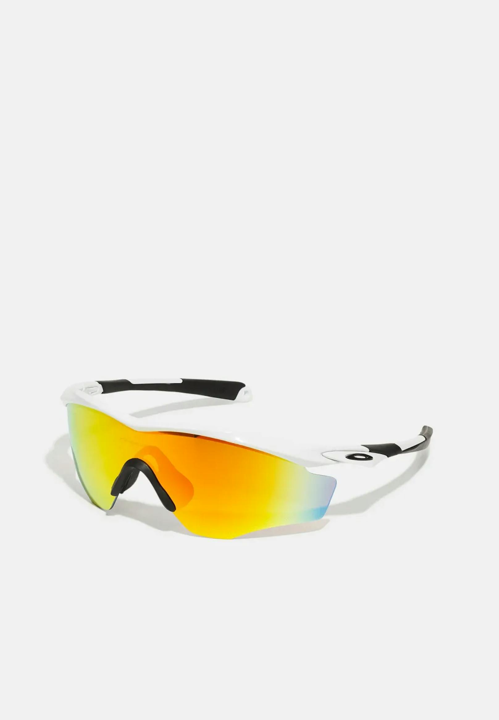 FRAME UNISEX - Sportbrille von Oakley: <a target="_blank" href="https://www.zalando.at/oakley-frame-unisex-sportbrille-polished-whitefire-iridium-oa344e0aa-a11.html"><strong>Zu kaufen im Online-Shop von Zalando</strong></a>.
