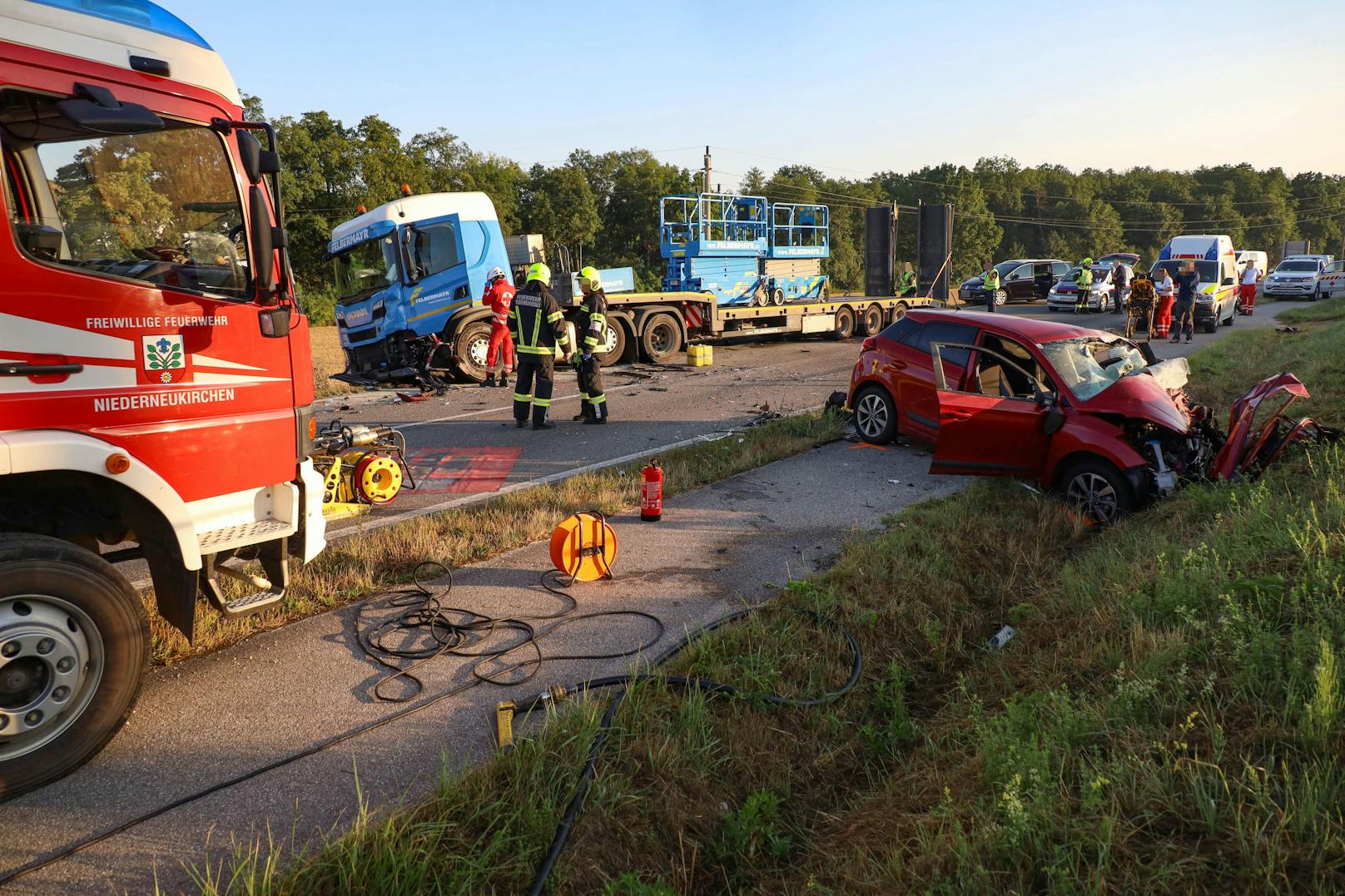 Die L564 glich einem Schlachtfeld.