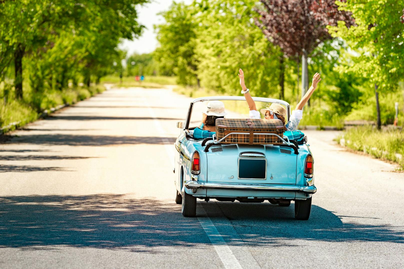 Im Urlaub kann man sich schon einmal mitreißen lassen – zu schnell fahren sollte man dennoch nicht. (Symbolbild)