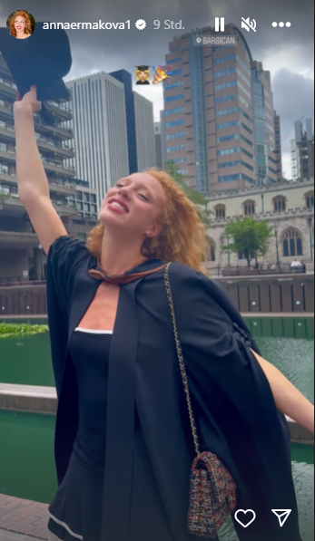 Anna Ermakova postete auf Instagram Bilder von ihrem Uni-Abschluss.