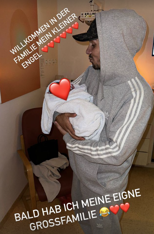 Capital Bra mit seinem Töchterchen.