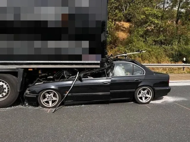 Ein 31-Jähriger fuhr in den stehenden Lkw.