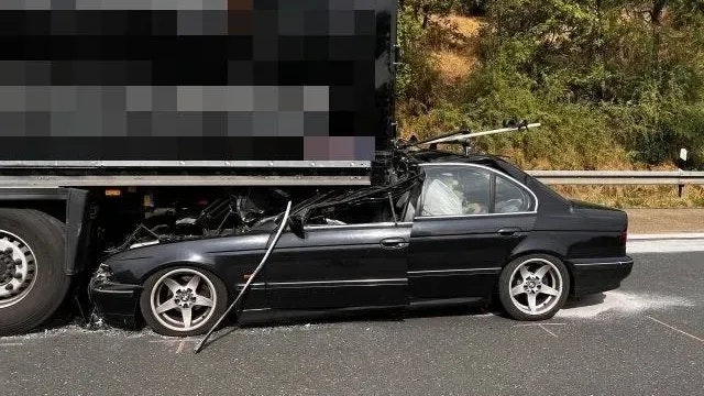 Der 31-jährige Autofahrer wurde bei dem Unfall schwer verletzt. 