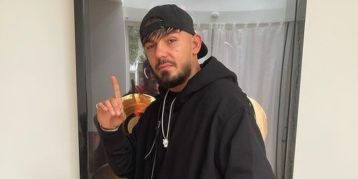 Die Vaterfreuden bei Capital Bra sind groß.