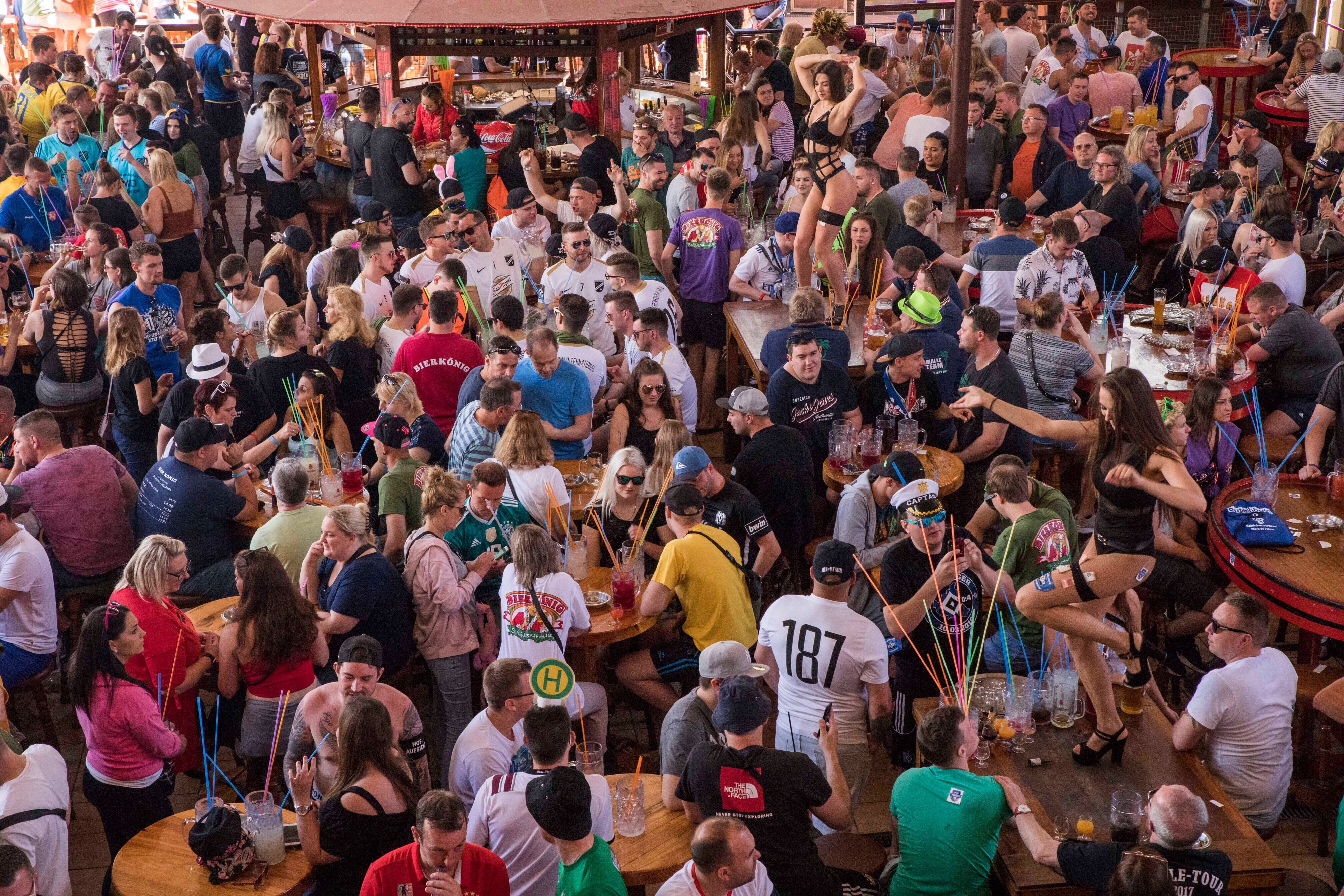 Der berühmte Bierkönig am Ballermann. Fünf deutsche Urlauber wurden nun auf Mallorca verhaftet. 