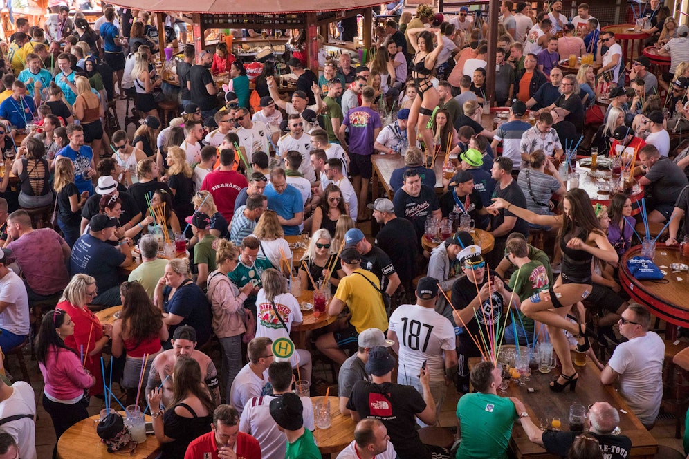 Der berühmte Bierkönig am Ballermann. Fünf deutsche Urlauber wurden nun auf Mallorca verhaftet. 