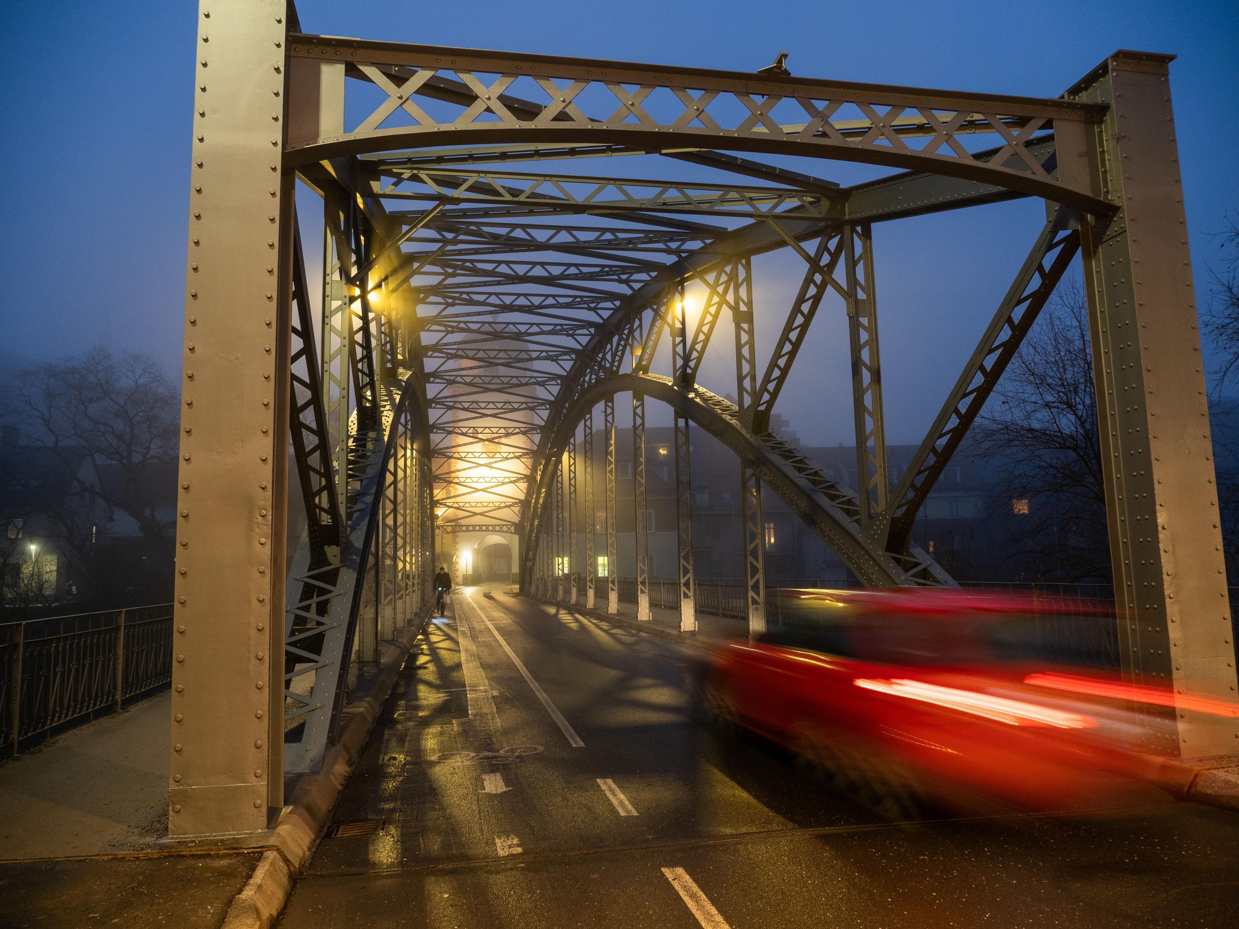 Der junge Mann kletterte auf die Waasenbrücke – und stürzte ab.