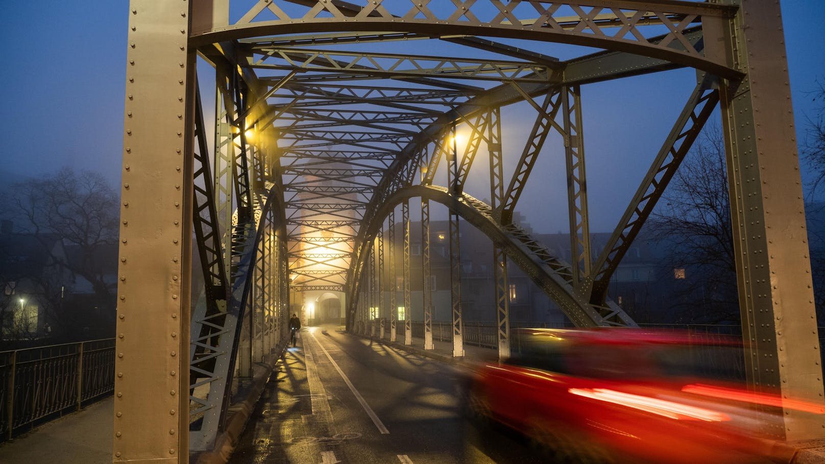 Der junge Mann kletterte auf die Waasenbrücke – und stürzte ab.