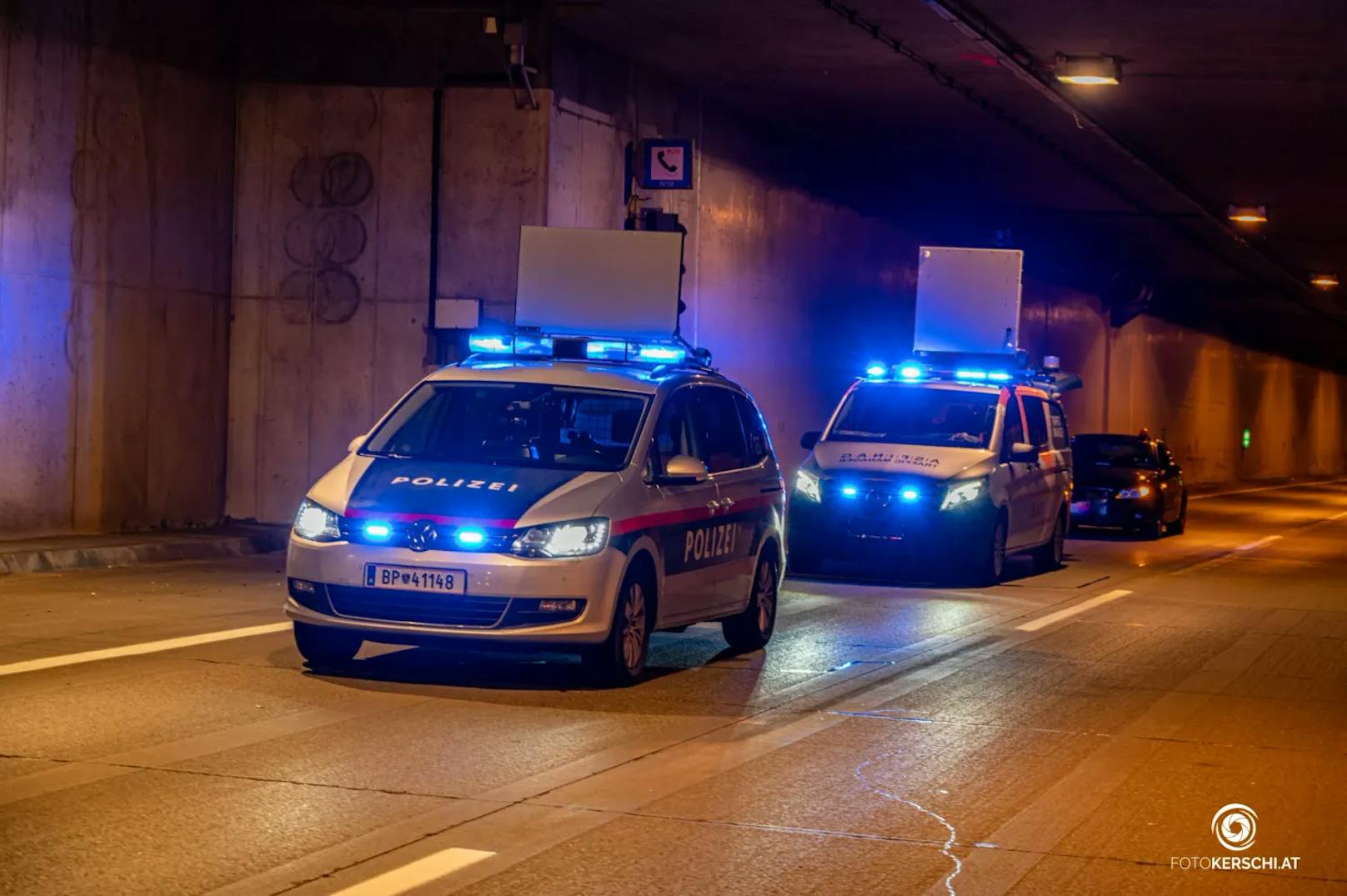 BMW fängt in Tunnel Feuer – A8 komplett gesperrt