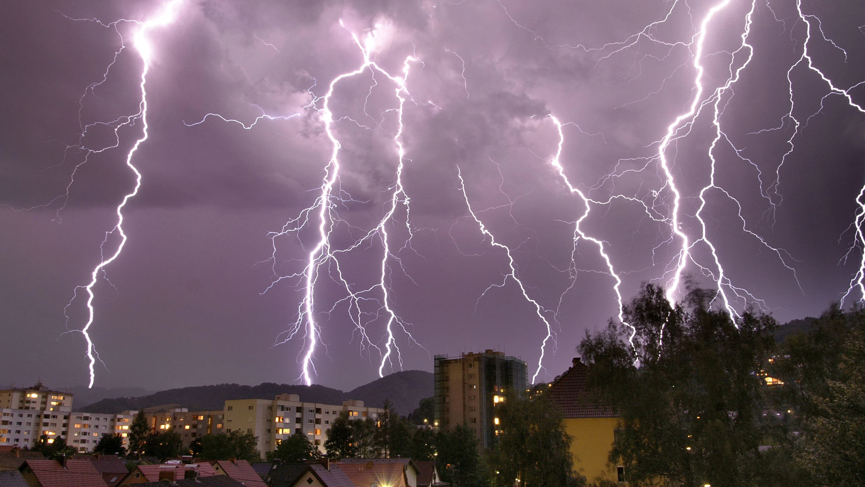 Die neue Woche bringt die bisher wohl kräftigsten Unwetter des Jahres.