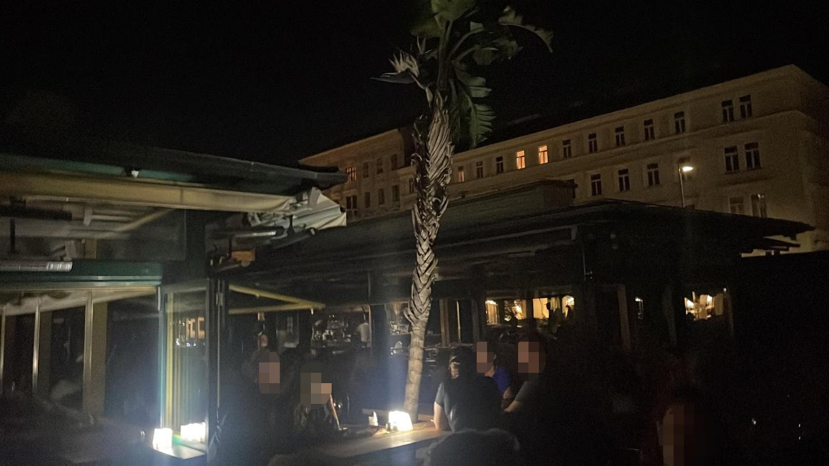 Blackout sorgt für Lampen-Romantik am Wiener Naschmarkt