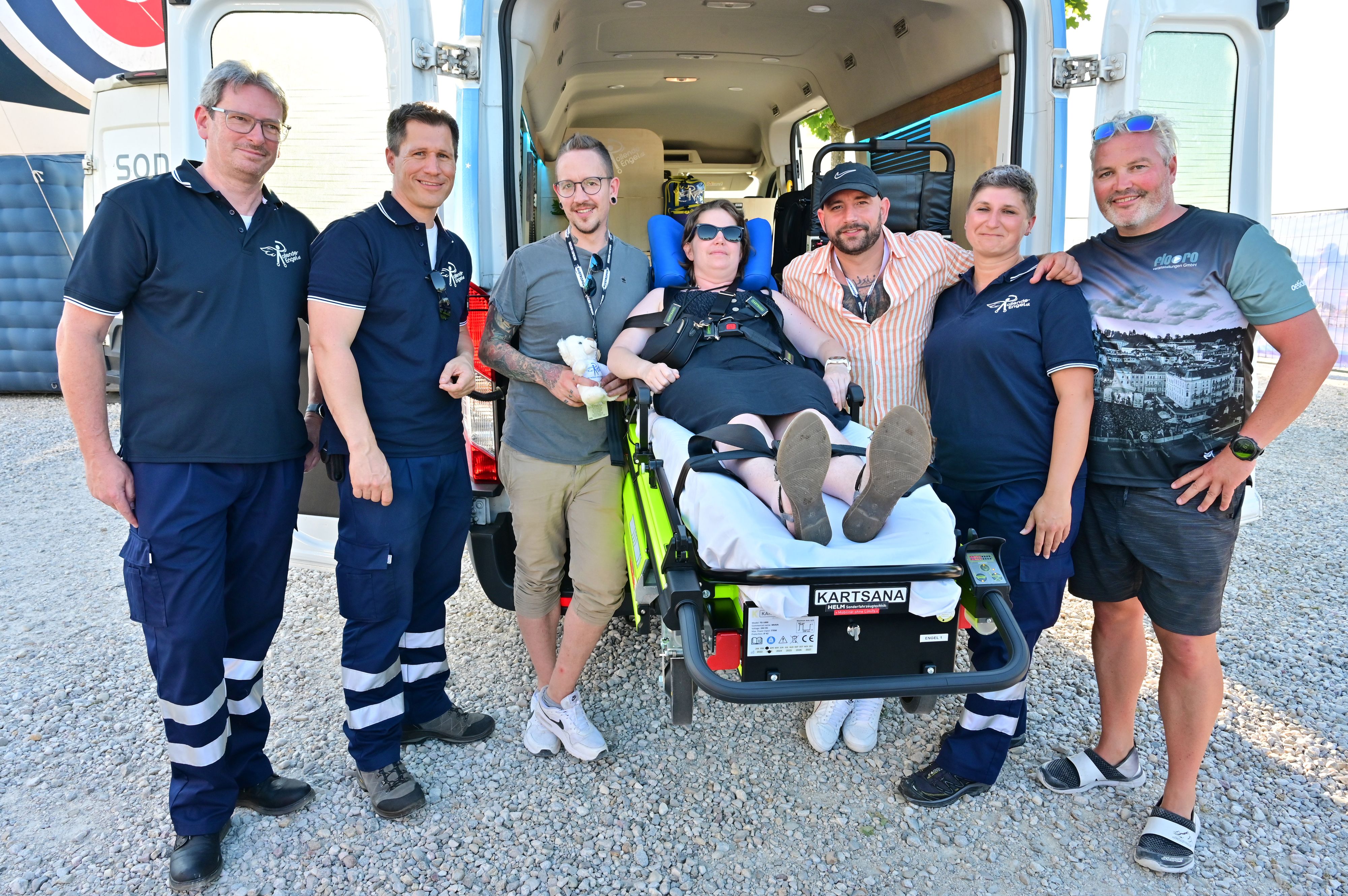 Rollende Engel erfüllten unheilheilbar erkrankter 30jähriger Sandra letzten Herzenswunsch beim Ansfelden Open Air im Kremspark - ein Konzert und ein Treffen mit Seiler & Speer