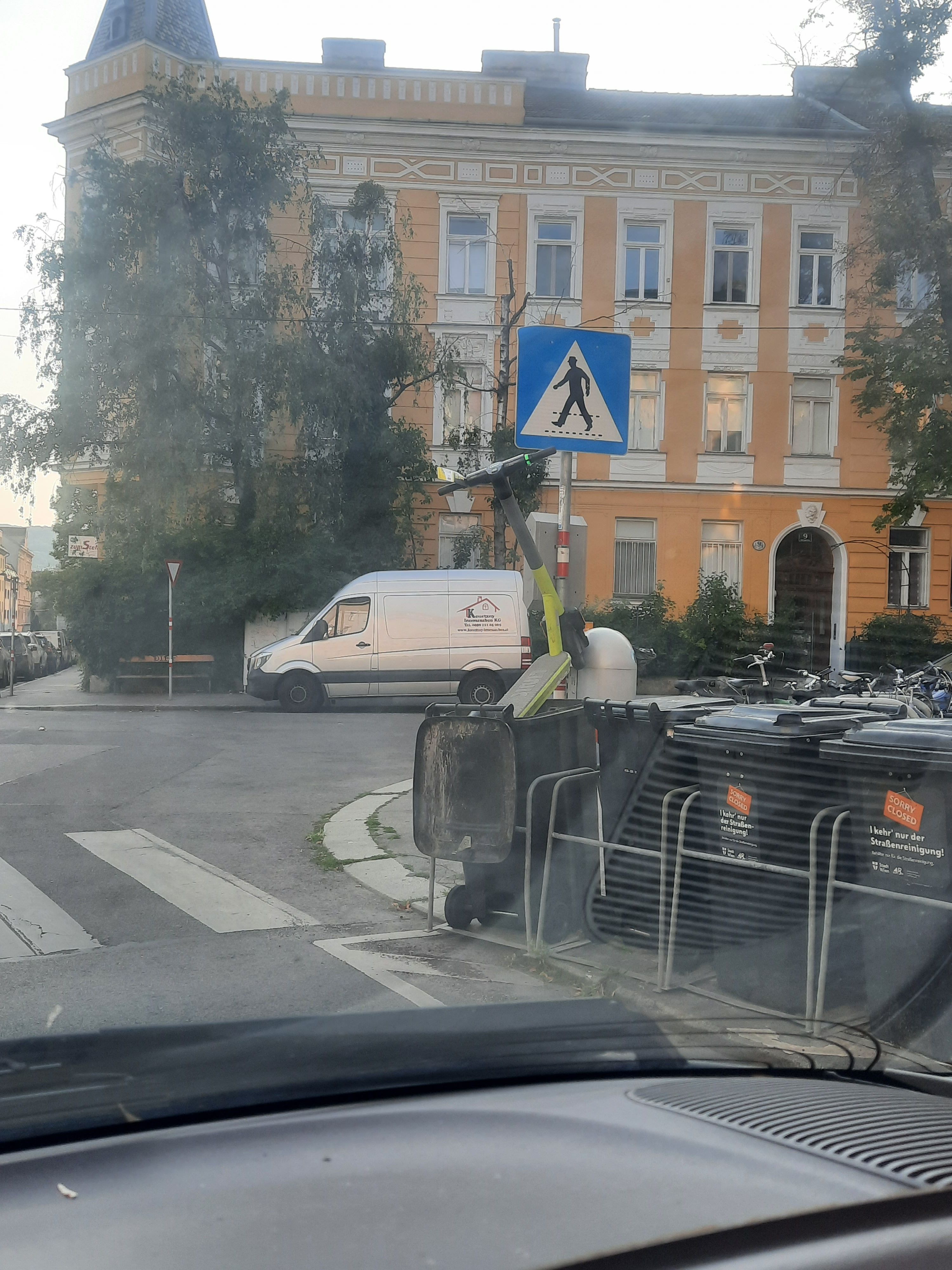 Mist! So sollte man seinen ausgeborgten E-Scooter nicht 