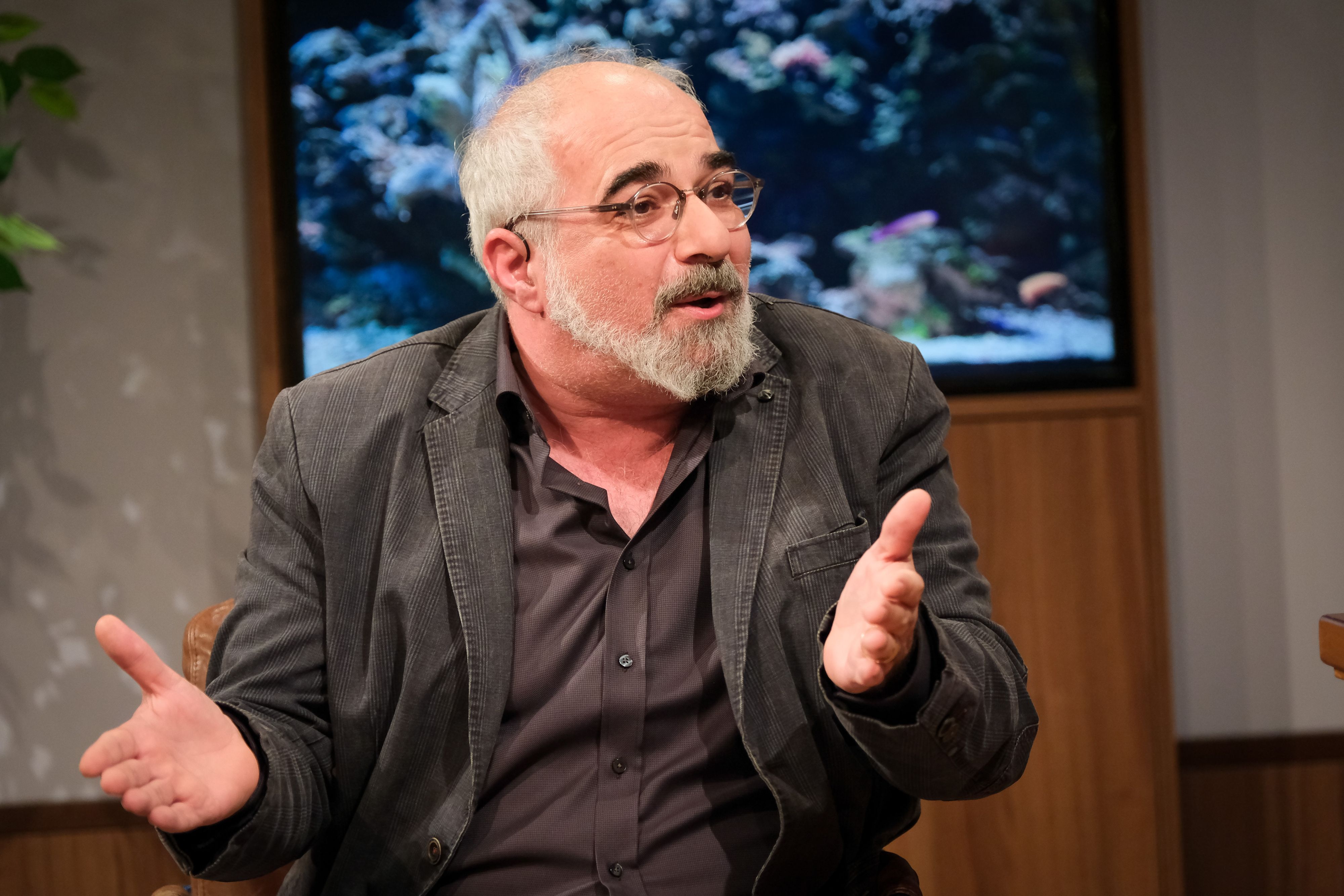 Download von www.picturedesk.com am 16.07.2023 (15:48).  "Willkommen Österreich mit Stermann & Grissemann"  Im Bild: Michael Niavarani. SENDUNG: ORF1 - DI - 06.06.2023 - 22:00 UHR. Foto: ORF/Hans Leitner. - 20230606_PD1116 - Rechteinfo: Rights Managed (RM)