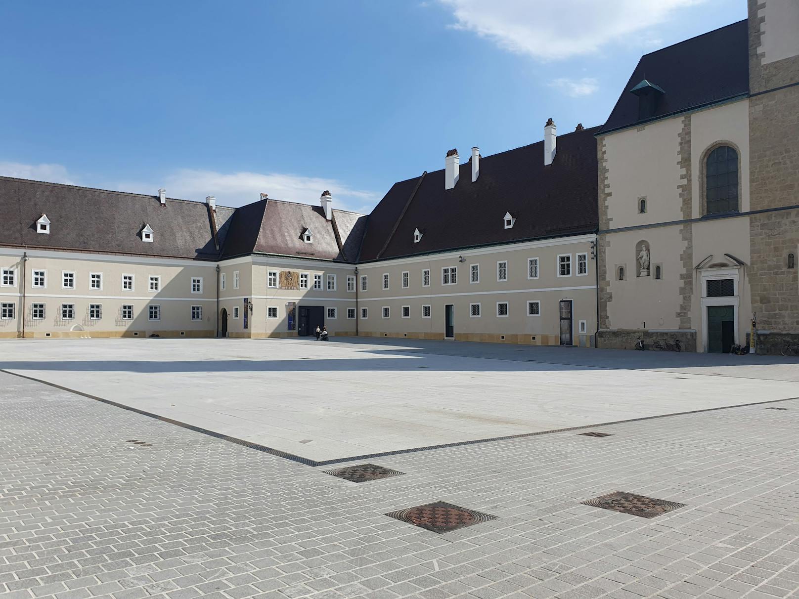 Blick auf den Domplatz in der St. Pöltner City.