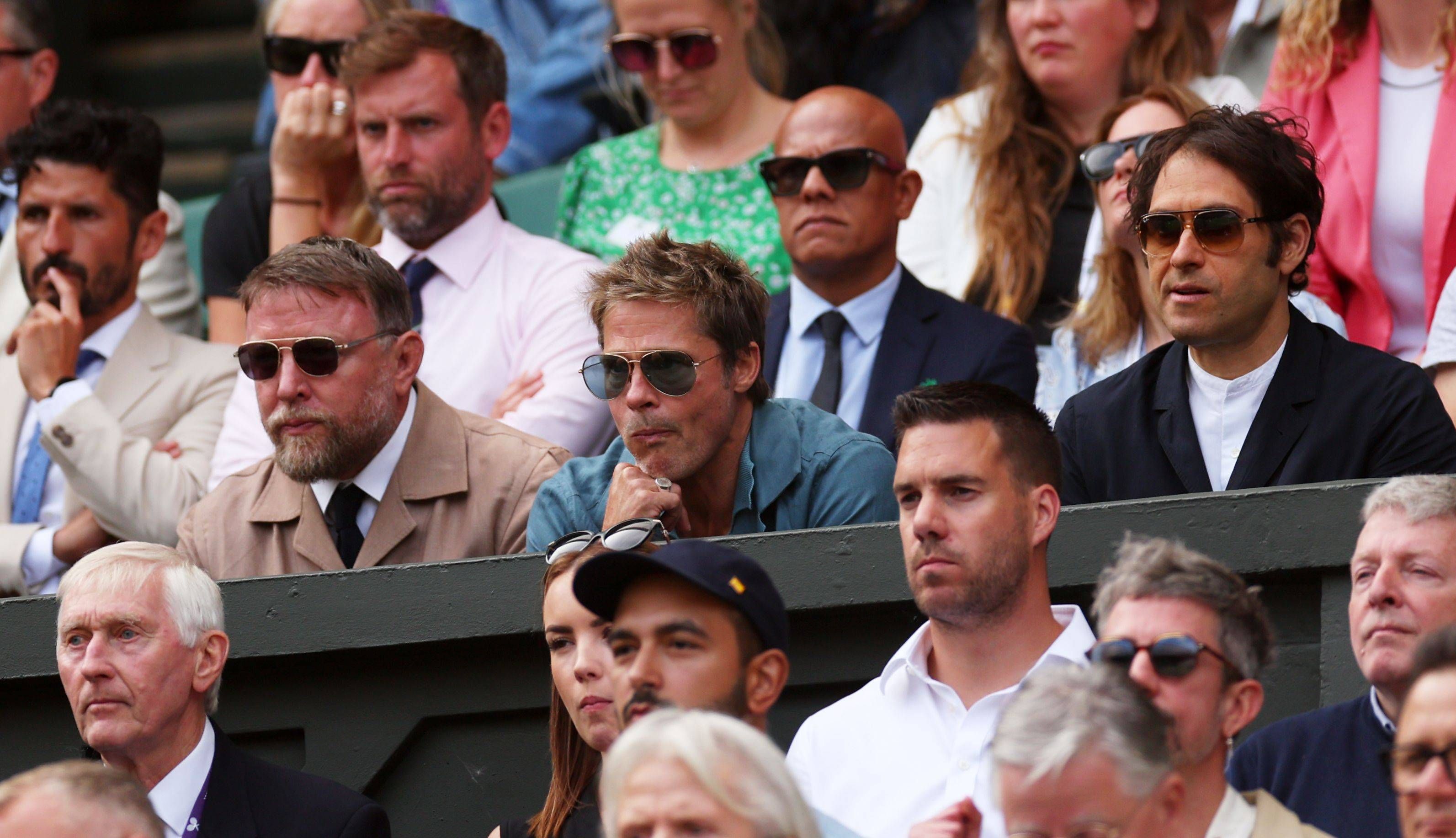 Guy Ritchie, Brad Pitt und Jeremy Kleiner fiebern im Wimbledon-Finale mit.