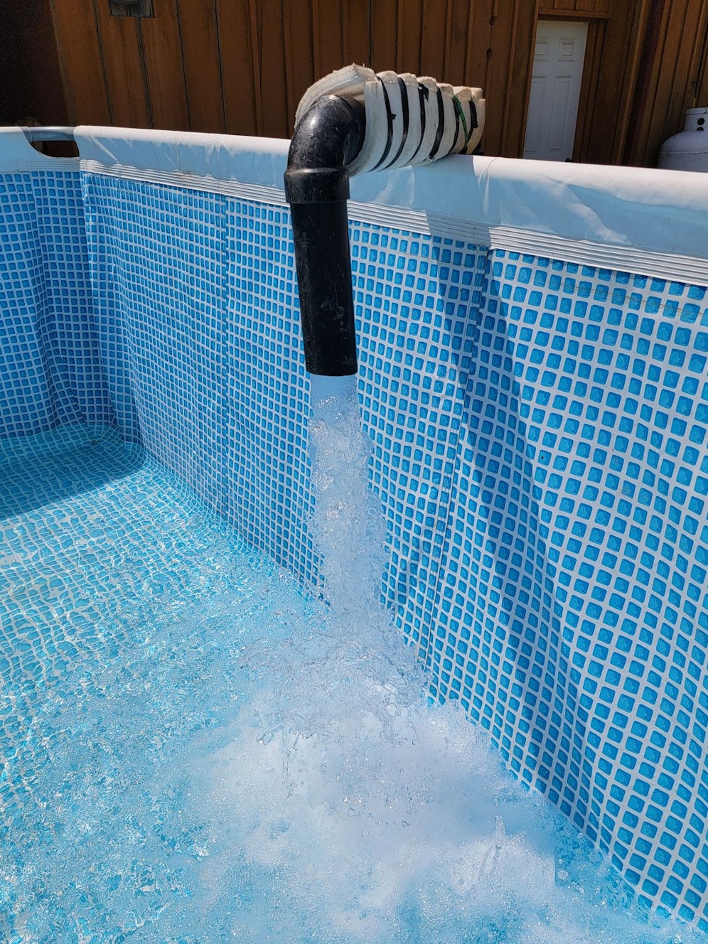 In Drasenhofen soll man sich derzeit aufs Trinken und Duschen beschränken.