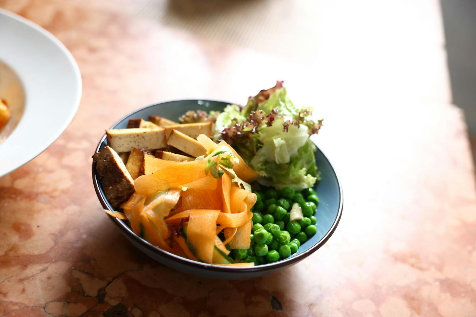 Auch Vegetarier werden in Nooris Lokal fündig – etwa mit einer Bowl...
